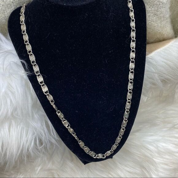 Vintage silver tone long chain necklace s shape serpentine clasp no markings - Picture 2 of 7